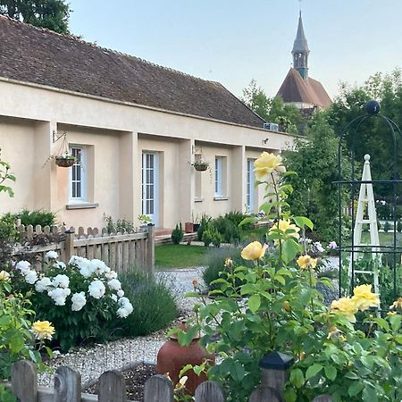 Riverside Lodge Chablis Bagian luar foto