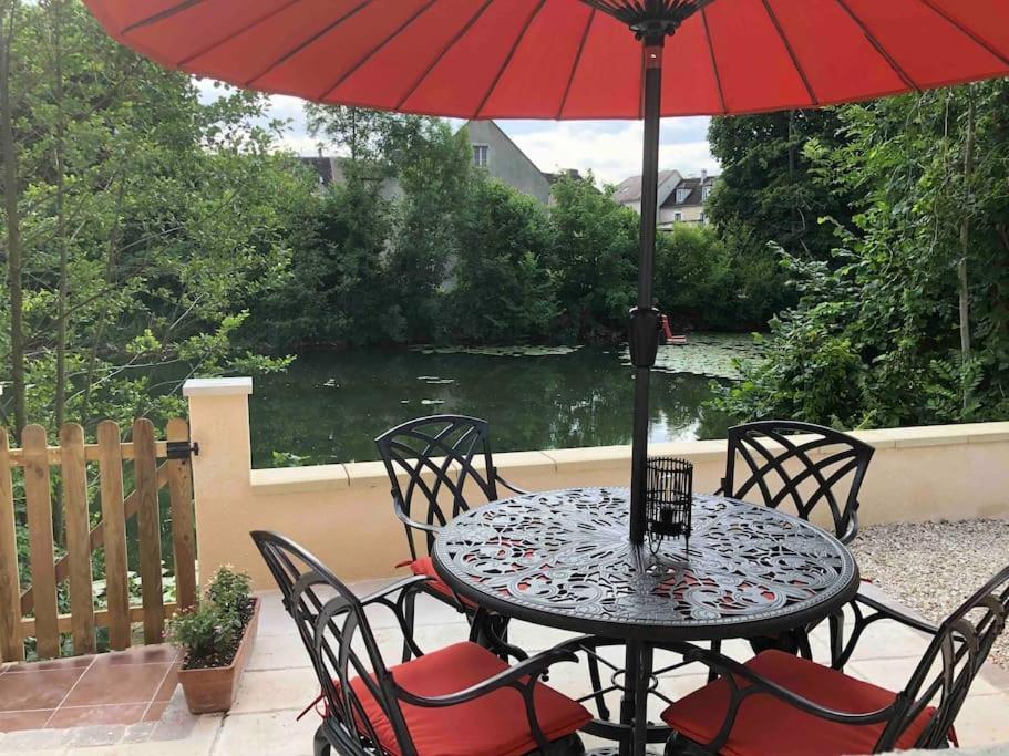 Riverside Lodge Chablis Bagian luar foto